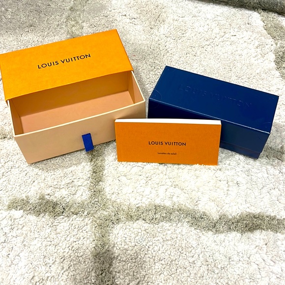 Louis Vuitton box, sunglasses case, & booklet - Picture 1 of 3